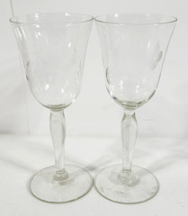 Tuscany Crystal Wine Glasses Etched Design 5.5″ Home Bar Decor