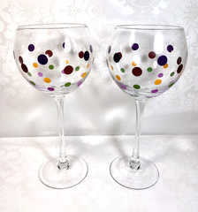 Set of 2 Pampered Chef «Dots» Balloon Wine Glasses Clear w/ Multicolor Dots