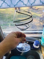 Pier 1 – SWIRLINE BLACK – DOUBLE SWIRL – RARE Oop. Goblet Wine Glass. 16oz.