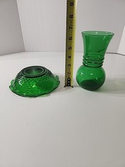 Set- Vintage Anchor Hocking Emerald Green Glassware. Ruffle Scallop Bowl & Vase