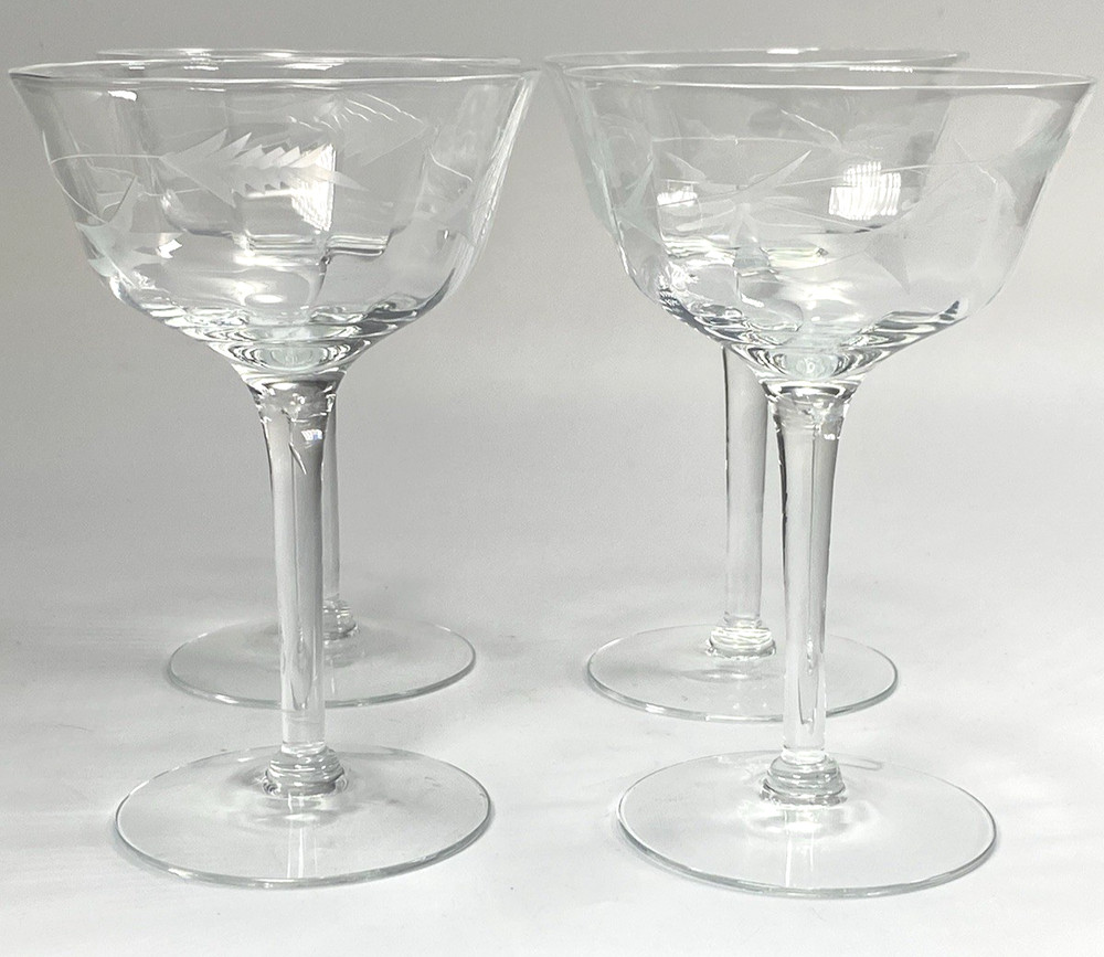 Pretty Crystal Etched Optical Wine Glasses 5 3/4″ with a 6oz Capacity