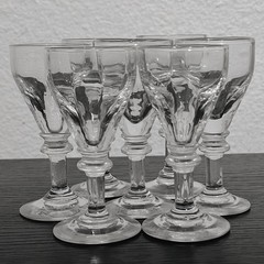 Antique Victorian Deceptive Toastmaster Knopped Stem Toasting Dram Glasses (x 7)
