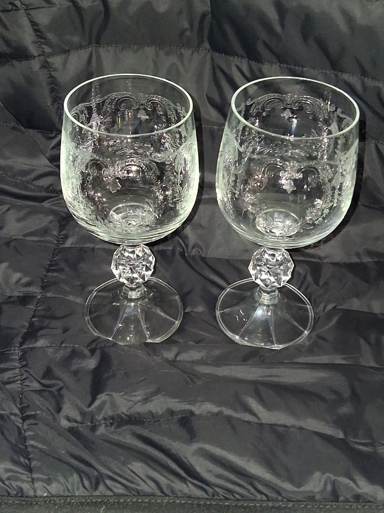 juegon de 2 copas par agua de cristal de Bohemia cascade etched, grabado…