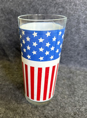 Vintage American Patriotic Stars Stripes Flag 1970’s glass drinkware 1776 – 1976