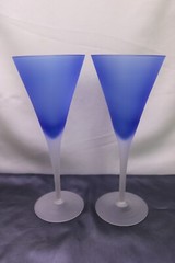 2 Frosted Cobalt Blue Wine Glass Goblets V-Shaped 8.75 «