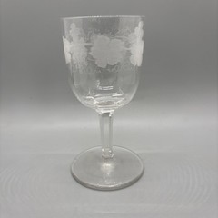 Early Gunderson Pairpoint Grapes 5″ Wine Glass Engraved Vines Paneled Stem B