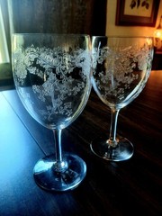 Set Of 2 VTG Saint Louis Crystal Cleo Etched Wine Glasses Pre-1936