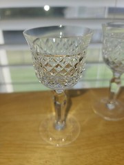 Set of 4 Shot Liquor Glasses 4 1/8″ Criss Cross Cut Bowl Multisided Stem