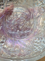 Pretty White US Glass Carnival Glass Palm Beach Berry Bowl Gooseberry Interior