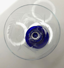 Set of 7 Vtg Louie Weston Etched Glass with Cobalt Feet Champagne Glasses – EUC