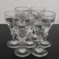 Antique Victorian Deceptive Toastmaster Knopped Stem Toasting Dram Glasses (x 7)