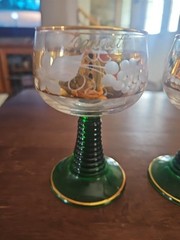 Vintage Set of 2 Wine Glasses Glass Green Beehive Stems Gold Leaves Grapes