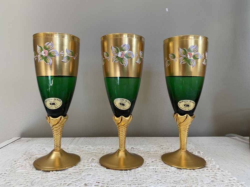 Murano 24K Gold Emerald Champagne Fluted Stem Glass Hand Blown And Painted