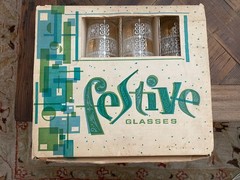 8 Vintage Festive Anchor Hocking 10.5 oz glasses- beautifully decorated-