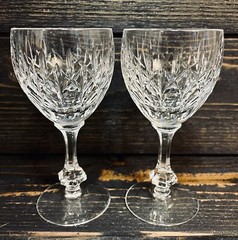 Crystal Criss Cross And Vertical Cut Wine Glasses Wafer Stem 5 3/4” Set Of 2