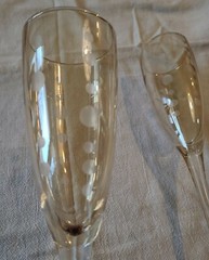 VINTAGE SET OF 2 ETCHED CHAMPAGNE GLASS WITH LONG STEM, UNMARKED