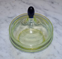 Art Nouveau lidded box around 1900 – uranium glass (# 6982)