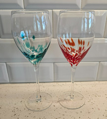 Elegant Spatter Wine Glasses. Red and Aqua