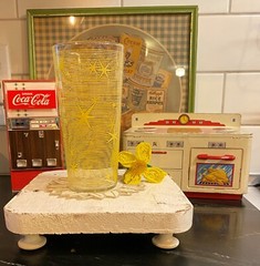 Vintage 1960s Mid-Century Yellow Atomic Starburst Tumbler Retro Kitchen