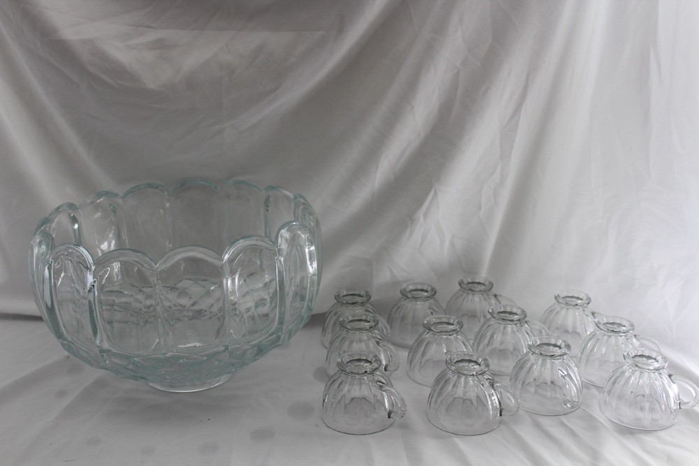 Vintage L.E. Smith Old Dominion Punch Bowl 12 Cups Floriform Tulip Diamonds