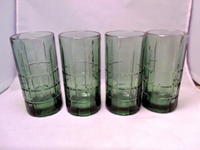 4 – ANCHOR HOCKING – TARTAN EMERALD GREEN – 16 oz HEAVY BLOCK CUT GLASS TUMBLERS
