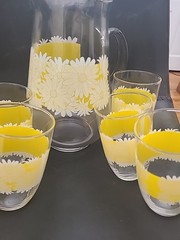 Vintage Daisy Chain 7-Pc Beverage Set Pitcher & 6 Glasses White Yellow Daisies