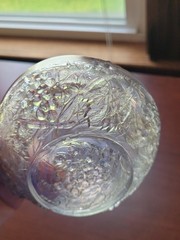 Pretty White US Glass Carnival Glass Palm Beach Berry Bowl Gooseberry Interior