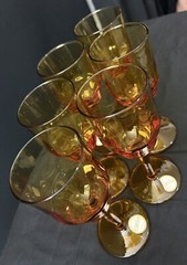 VINTAGE BERKELEY HOUSE ITALY HAND BLOWN AMBER DECANTER W/6 CORDIAL GLASSES