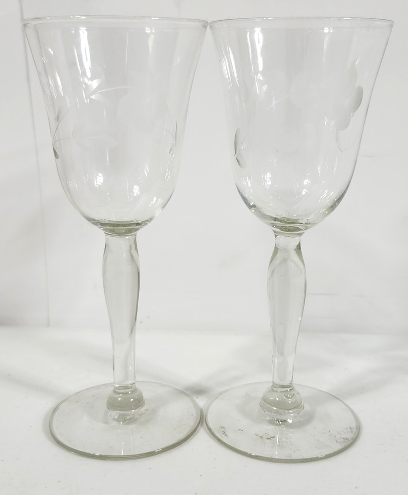 Tuscany Crystal Wine Glasses Etched Design 5.5″ Home Bar Decor