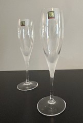 PAIR JAPAN HOYA CRYSTAL CUT GLASS WEDDING CHAMPAGNE WINE FLUTES GLASSES NEW!