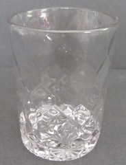 VINTAGE~CLEAR HONEYCOMB PATTERN GLASS TUMBLER w/DAISY & BUTTON BASE~3 5/8″