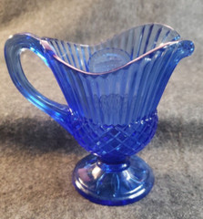 AVON FOSTORIA BLUE PITCHER ~ George Washington Mt. Vernon ~ 1976 (C7B2)