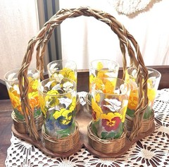 Vintage Floral Drinking Glasses Tumblers Pansies – Set of 6 with Wicker Holder