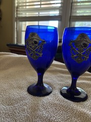 Fellowship Foundry PIRATE SKULL 2 WINE GOBLETS Cobalt Blue Glass & Pewter 7″ H