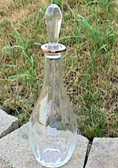 ELEGANT CLEAR WINE DECANTER WITH STOPPER UNKNOWN MAKER-R