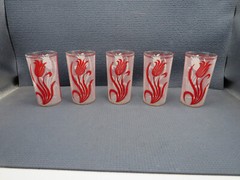 Nice Set of 5 Red & White Tulip Design 8oz Tumblers 4 5/8″ x 2 1/2″