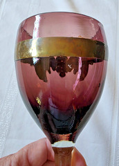 Vintage Handmade Art Glass Wine Goblets Set 4 3D Brass Copper Grape Overlay 8″