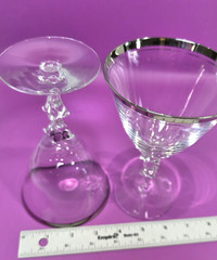 Vintage MCM Elegant Wine Glasses Pressed Leaf Stem Platinum Band 6 3/8″ Set of 2