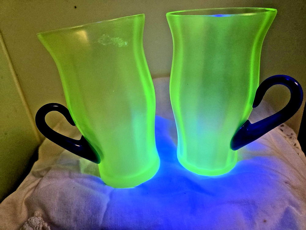 FENTON PR. OF #222 RIBBED OPTIC VASELINE URANIUM 5.25″ TUMBLERS w/COBALT HANDLES