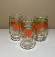 Set 3 Vintage Juice Glasses Strawberry Fruit Design Farmhouse Country Kitchen