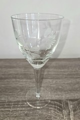 Crystal Wine Glass with Hand-blown Design with Etched Floral Patterns 7″