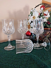 Crystal d’Arque wine LONGCHAMP stemware ( set of 4) 9 oz cap-7 1/4″ H2 3/4 Dia