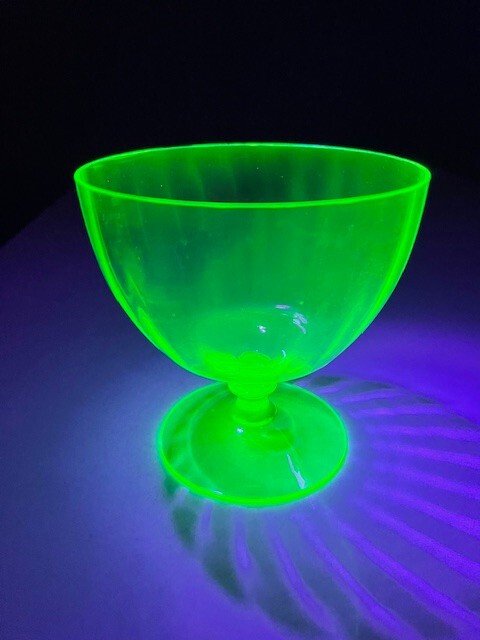 Set of 2 Vintage Depression Uranium Glass Ice Cream Sherbets/Dessert Cups
