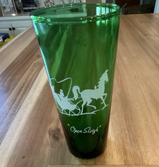 Anchor Hocking Green Glass Tumbler Cup «Open Sleigh» Christmas Decorative Design