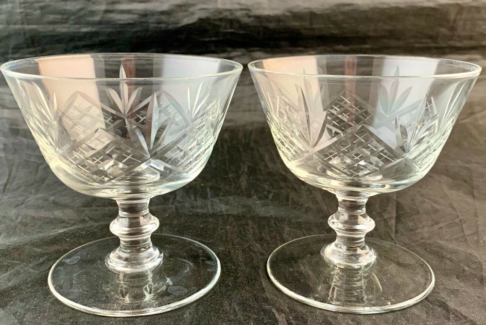 VINTAGE GLASS OR CRYSTAL DESSERT SHERBET PAIR STRAWBERRY/CRISS CROSS PATTERN