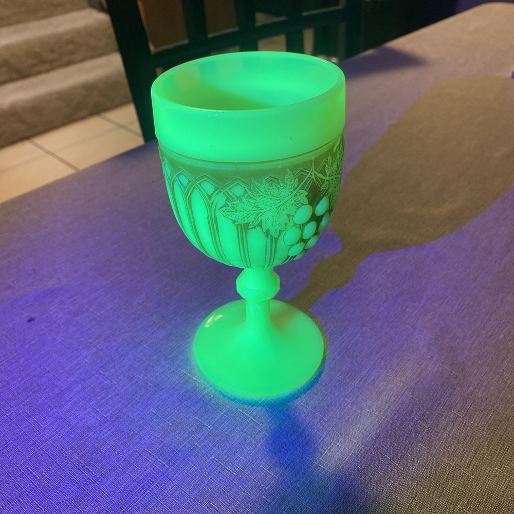 URANIUM GLASS c1914 NORTHWOOD custard GRAPE & GOTHIC ARCHES nutmeg WATER GOBLET
