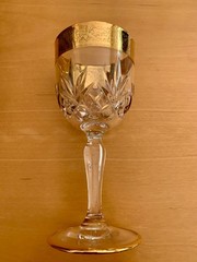 Stunning Set of 6 Vintage Crystal Wine Glasses 7″ Tall Gold Trim