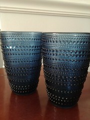 PAIR DEEP BLUE TEXTURED GLASS 12 OZ DRINKING COCKTAIL STORAGE MAKEUP ART DESIGN