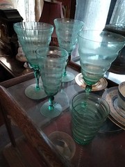 SET OF 5 VINTAGE 1960s LIBBEY GREEN BAR SET 7×4 TALL, Glow In The Dark