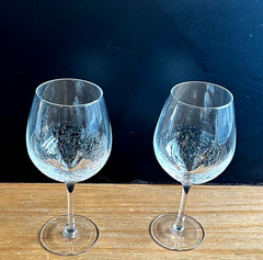 Pier 1 Crackle Clear Red Wine Glasses Goblets LG 8 5/8″ Tall, 18 ozs, Set/ 2